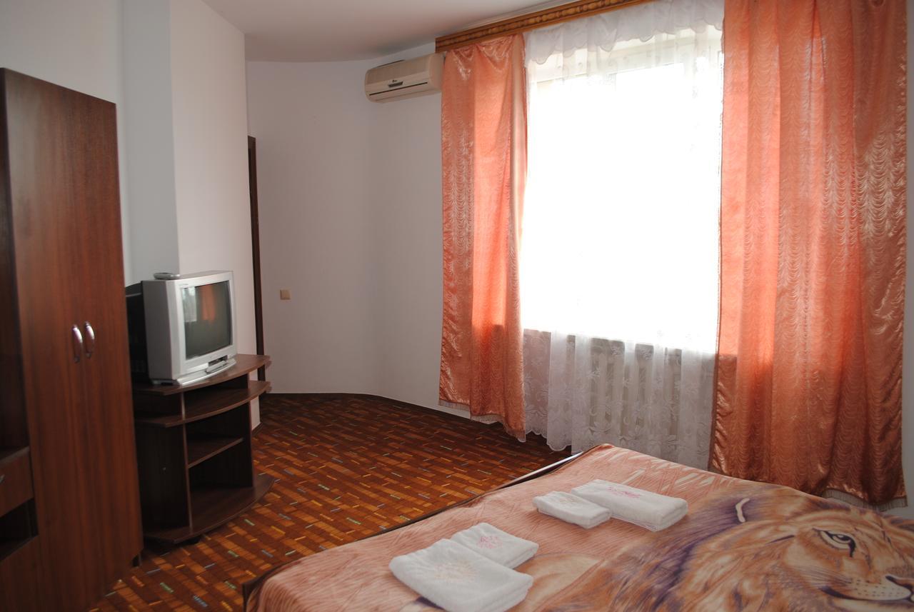 Hotel - Restaurant "Lion'S Heart" Velyka Omelyana Екстериор снимка
