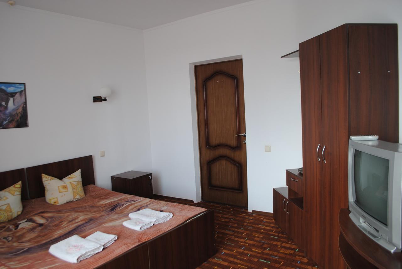 Hotel - Restaurant "Lion'S Heart" Velyka Omelyana Екстериор снимка