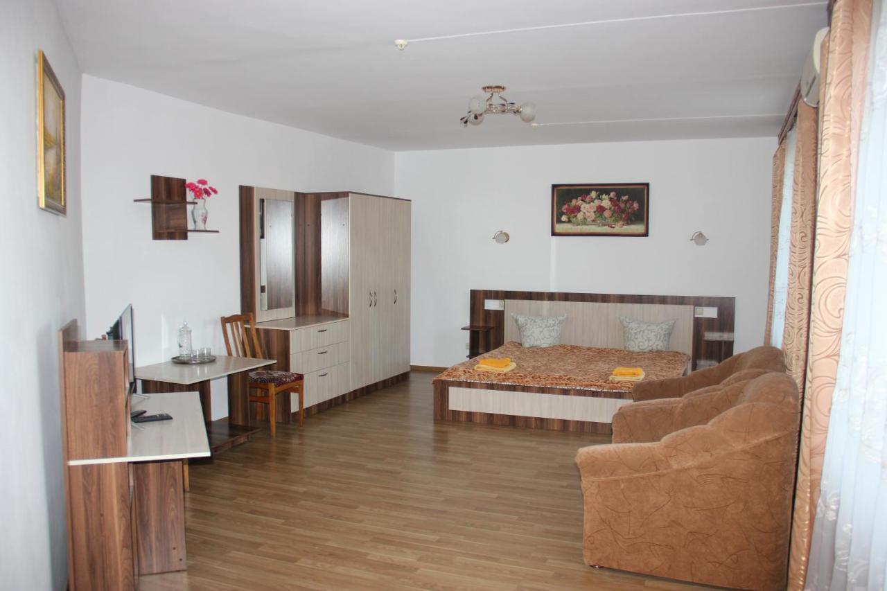 Hotel - Restaurant "Lion'S Heart" Velyka Omelyana Екстериор снимка