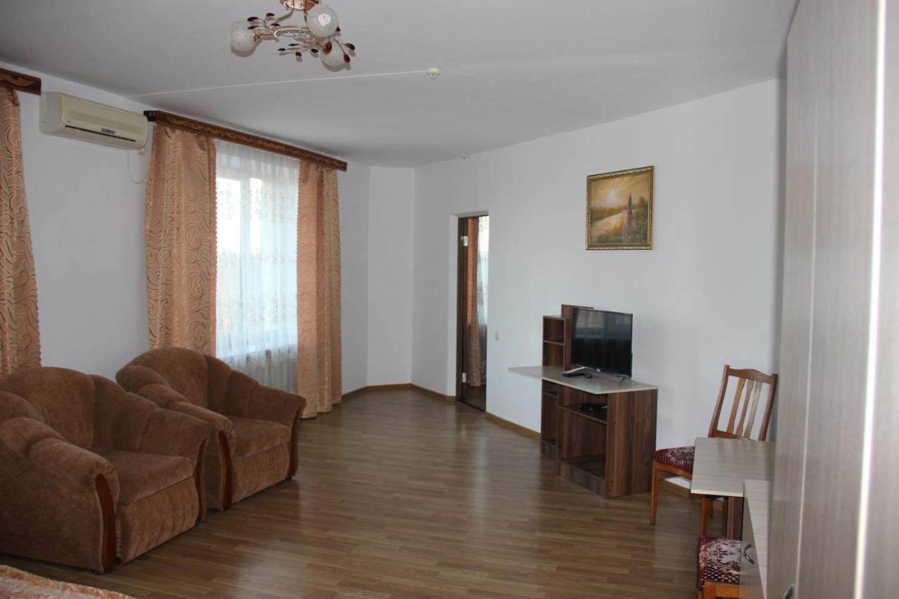 Hotel - Restaurant "Lion'S Heart" Velyka Omelyana Екстериор снимка